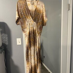 Elegant Maxi Dress in Cream and Brown